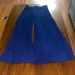 Made by Johnny ladies wide leg soft Elastic waistband modal blend pants. Large